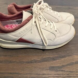 Golf Shoes -Ecco White and Purple
Only wore few times